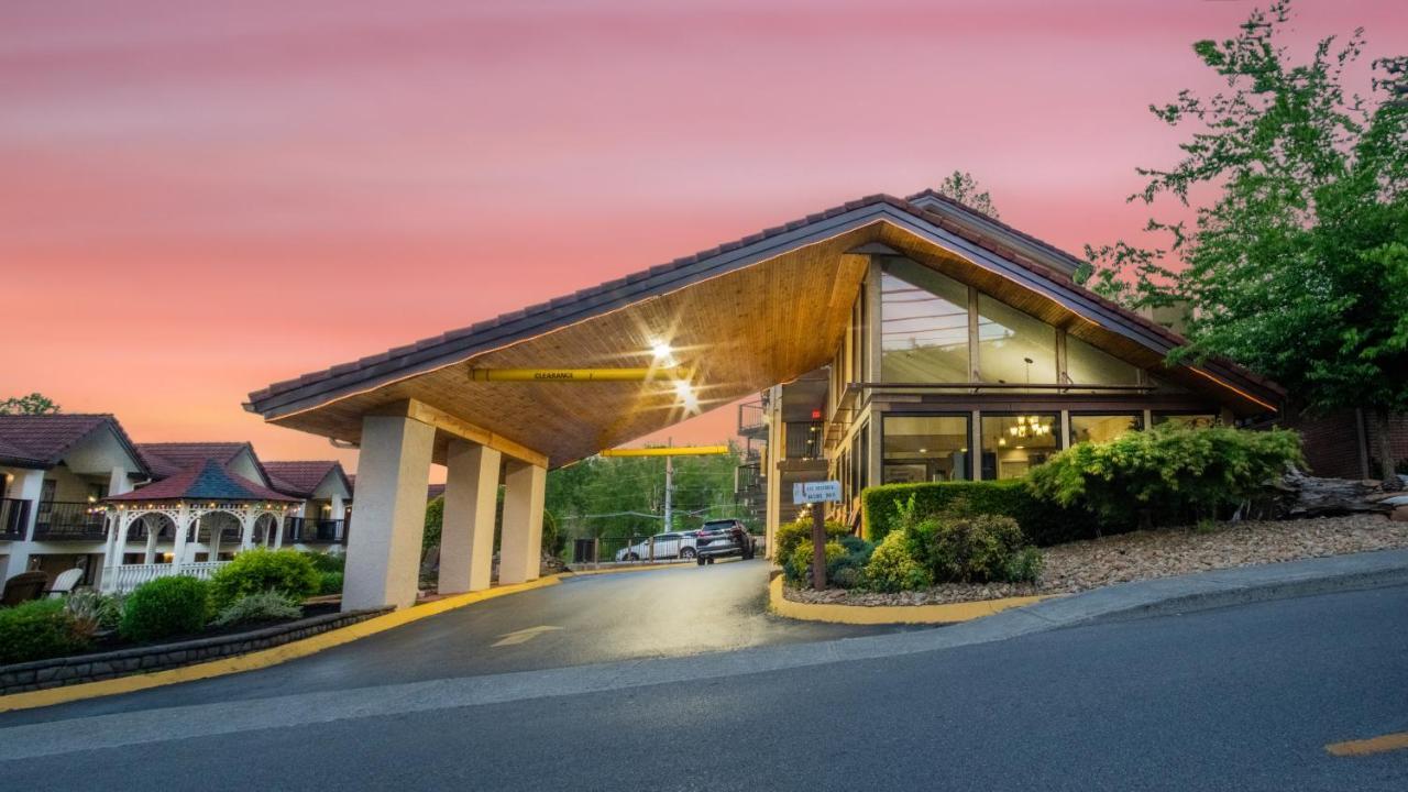 Super 8 By Wyndham Downtown Gatlinburg At Convention Center Hotel Bagian luar foto