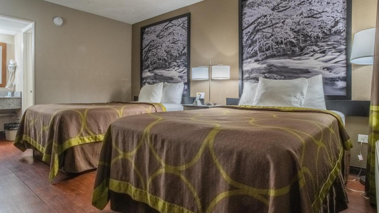 Super 8 By Wyndham Downtown Gatlinburg At Convention Center Hotel Bagian luar foto