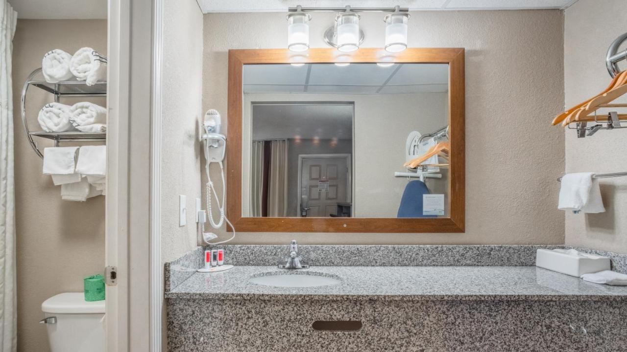 Super 8 By Wyndham Downtown Gatlinburg At Convention Center Hotel Bagian luar foto