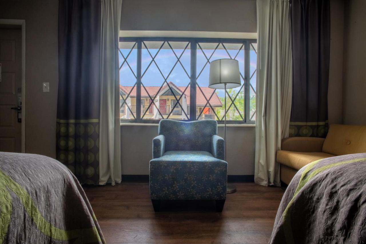 Super 8 By Wyndham Downtown Gatlinburg At Convention Center Hotel Bagian luar foto