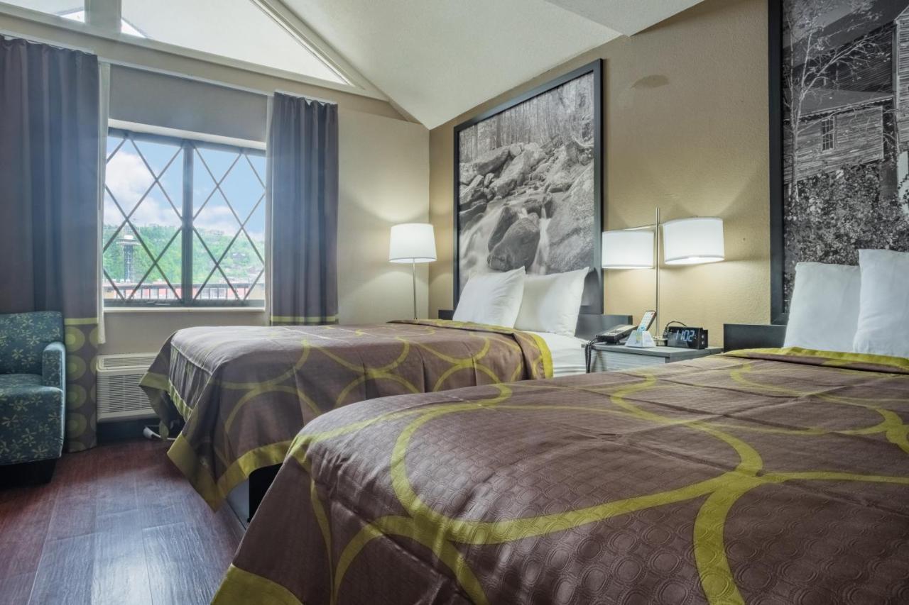 Super 8 By Wyndham Downtown Gatlinburg At Convention Center Hotel Bagian luar foto