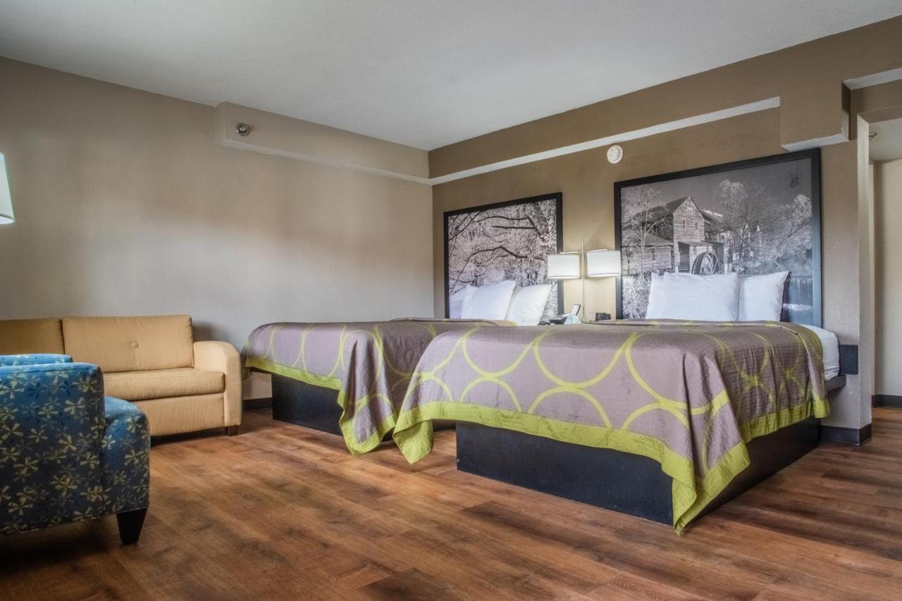 Super 8 By Wyndham Downtown Gatlinburg At Convention Center Hotel Bagian luar foto