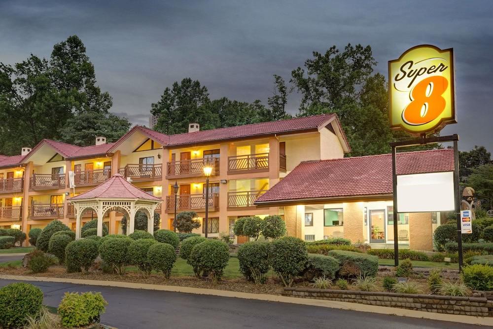 Super 8 By Wyndham Downtown Gatlinburg At Convention Center Hotel Bagian luar foto