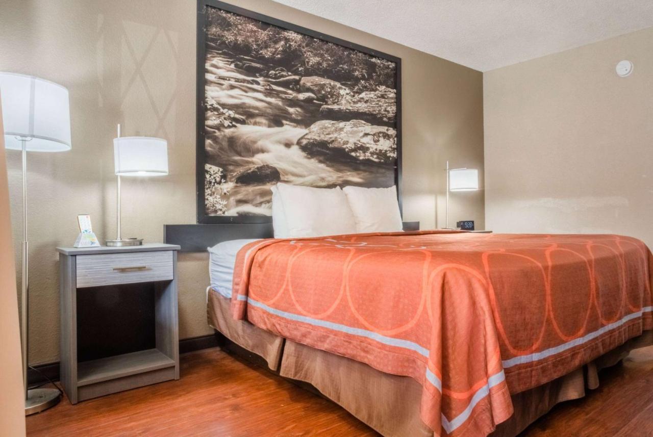 Super 8 By Wyndham Downtown Gatlinburg At Convention Center Hotel Bagian luar foto