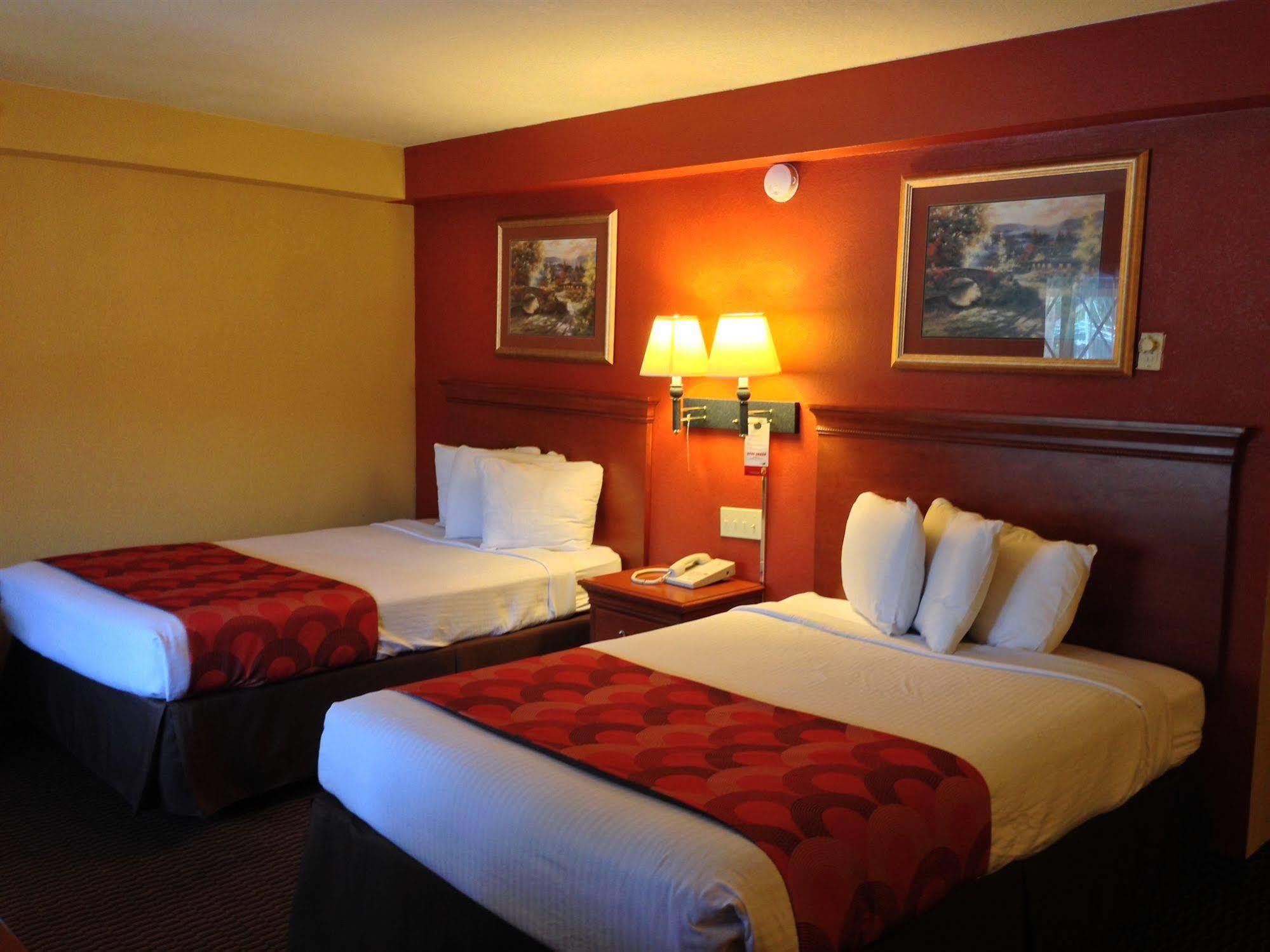 Super 8 By Wyndham Downtown Gatlinburg At Convention Center Hotel Bagian luar foto